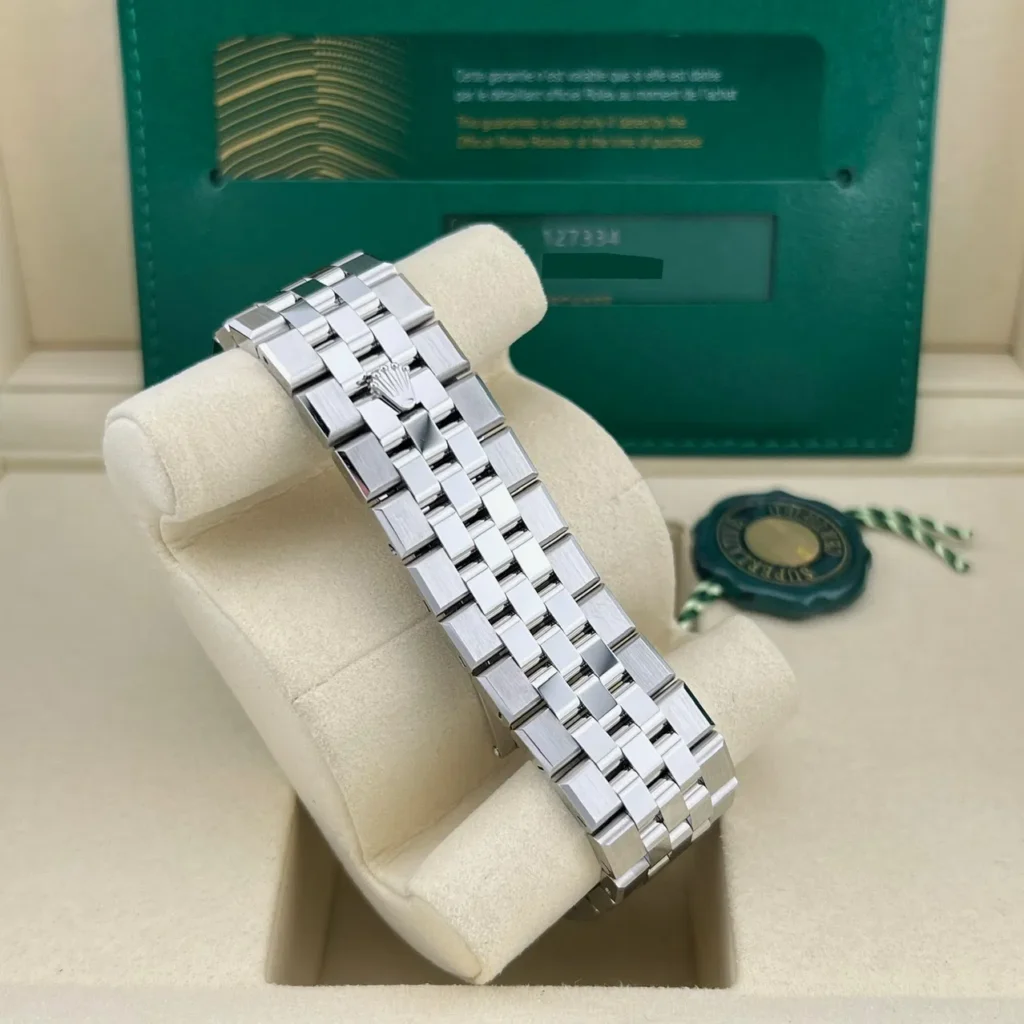 2025 Rolex Land-Dweller 40 Oystersteel / Fluted / White Honeycomb Motif / Arabic / Flat Jubilee