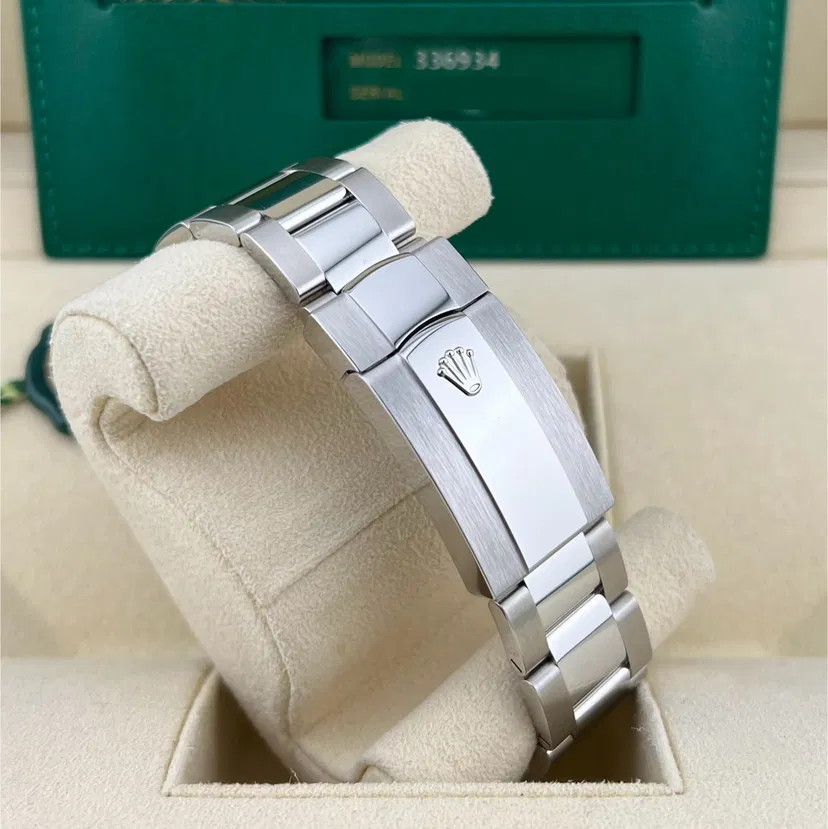 2025 Rolex Sky-Dweller 42 Steel / Fluted / Green / Oyster